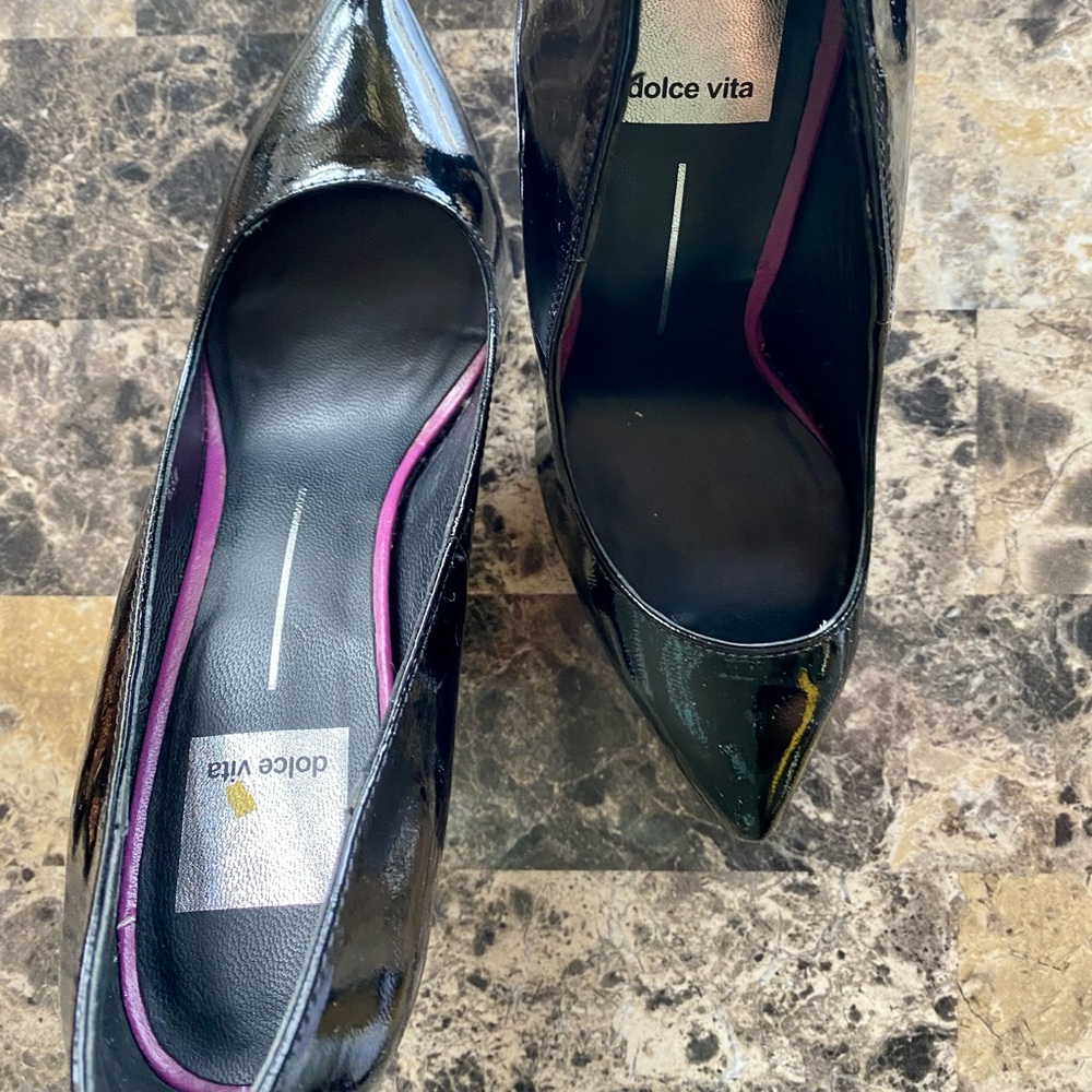 Dolce Vita black leather patent pump